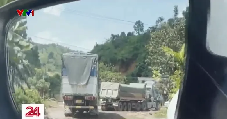 Đắk Nông: Xe ben hoành hành phá nát đường giao thông nông thôn - Ảnh 1. Đắk Nông: Xe ben hoành hành phá nát đường giao thông nông thôn - Ảnh 1.