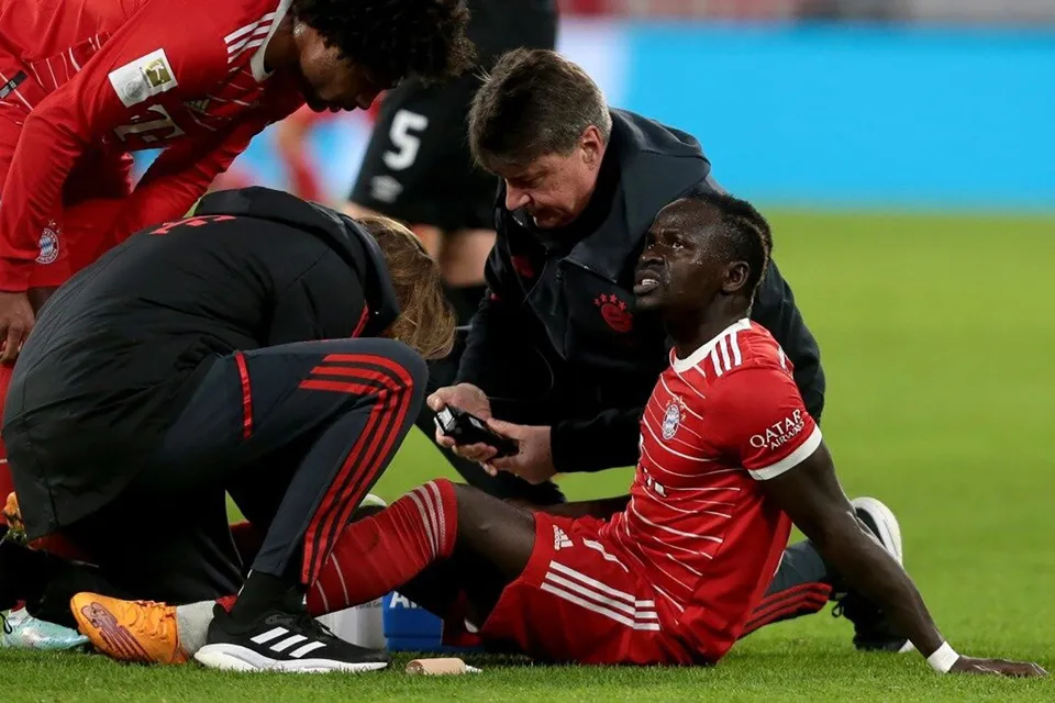 Sadio Mane dính chấn thương ngay trước thềm World Cup 2022 - Ảnh 1. Sadio Mane dính chấn thương ngay trước thềm World Cup 2022 - Ảnh 1.