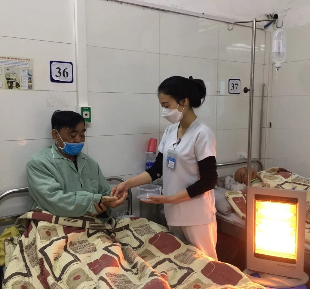 Bệnh viện chủ động công tác phòng chống rét cho bệnh nhân - Ảnh 2.