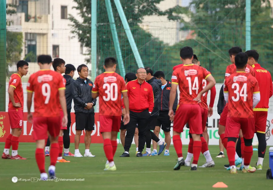 Thầy trò HLV Park Hang Seo hứng khởi trong ngày trở lại Hà Nội tập luyện - Ảnh 1. Thầy trò HLV Park Hang Seo hứng khởi trong ngày trở lại Hà Nội tập luyện - Ảnh 1.