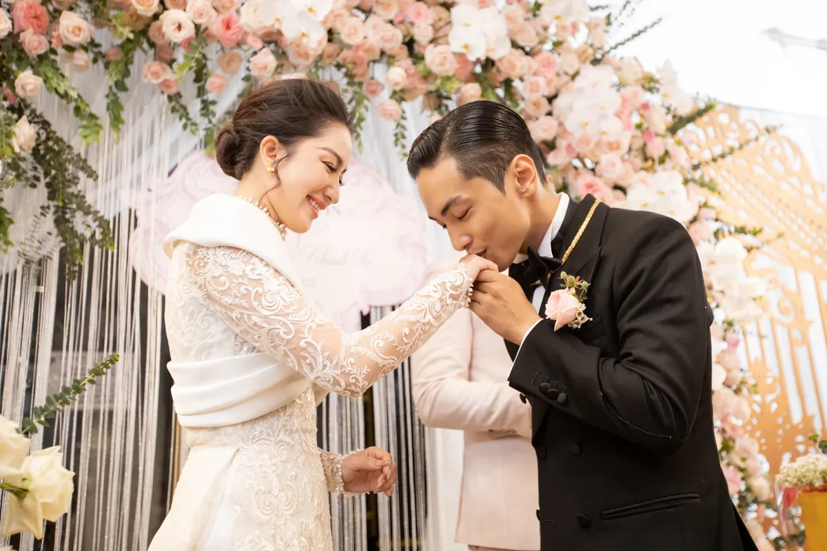 Khánh Thi bật khóc khi bà ngoại Phan Hiển tuyên bố cháu dâu đã có danh phận - Ảnh 2.