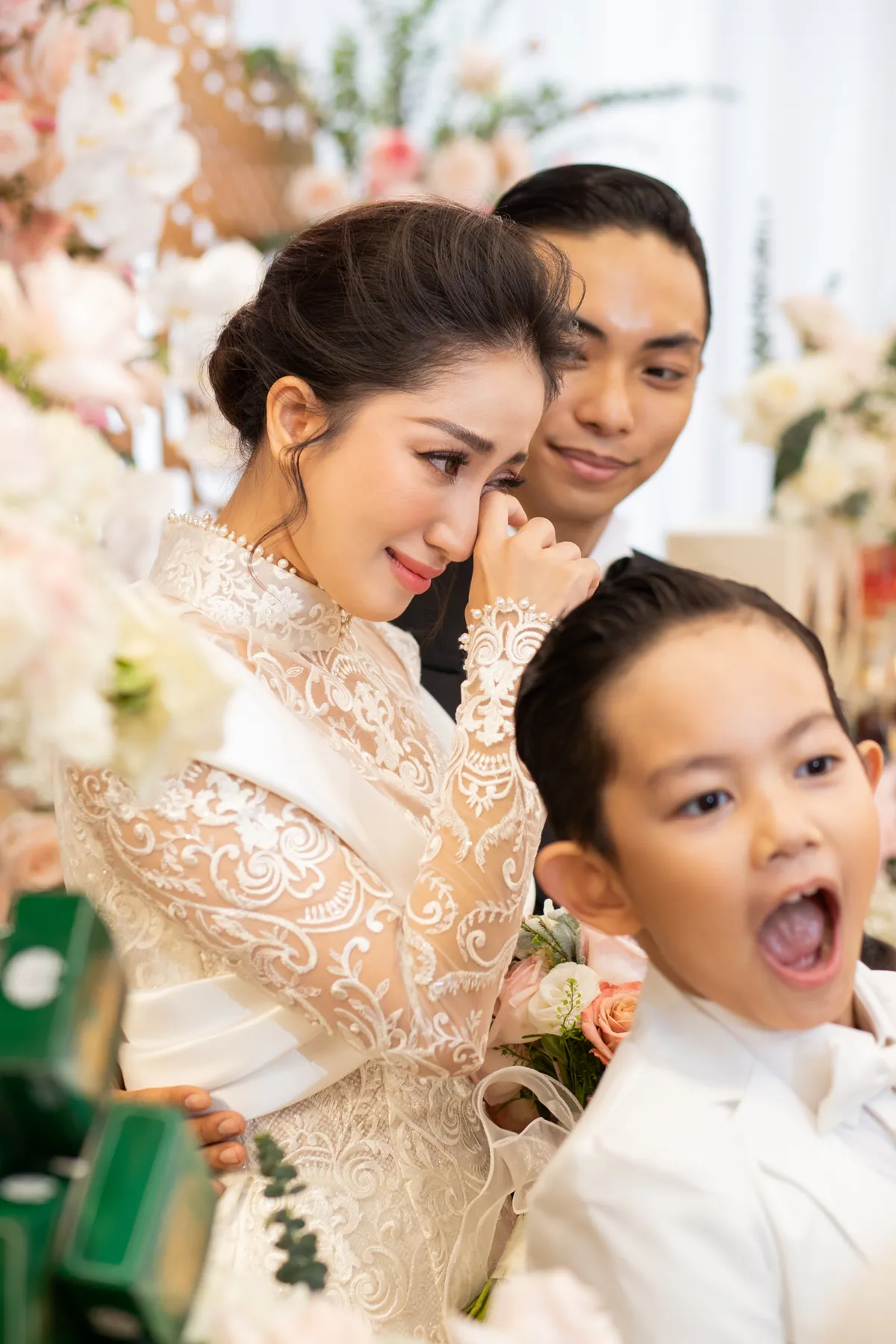 Khánh Thi bật khóc khi bà ngoại Phan Hiển tuyên bố cháu dâu đã có danh phận - Ảnh 3.