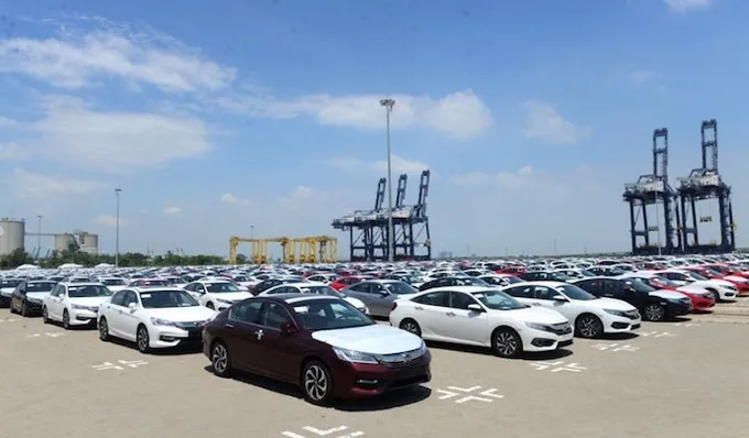 Kỷ lục: Một tháng nhập khẩu gần 23.000 ô tô vào Việt Nam - Ảnh 1.
