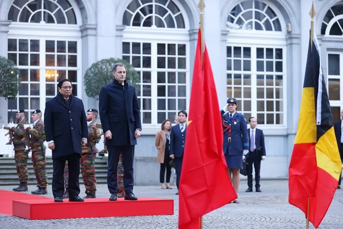 Lễ đ&oacute;n Thủ tướng Phạm Minh Ch&iacute;nh thăm ch&iacute;nh thức Vương quốc Bỉ - Ảnh 4.