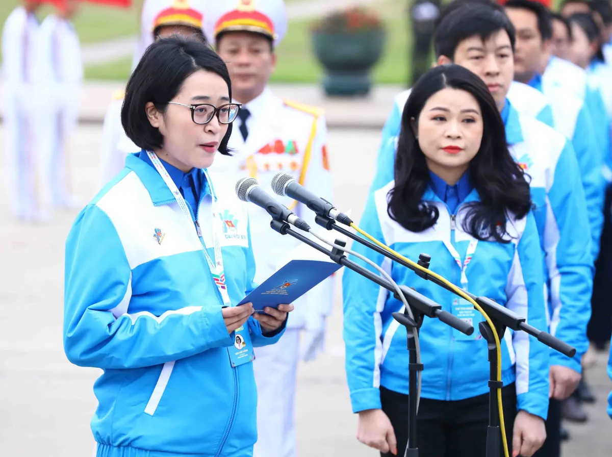 Đại hội Đoàn toàn quốc lần thứ XII: 980 đại biểu dự lễ báo công và vào Lăng viếng Bác - Ảnh 1.