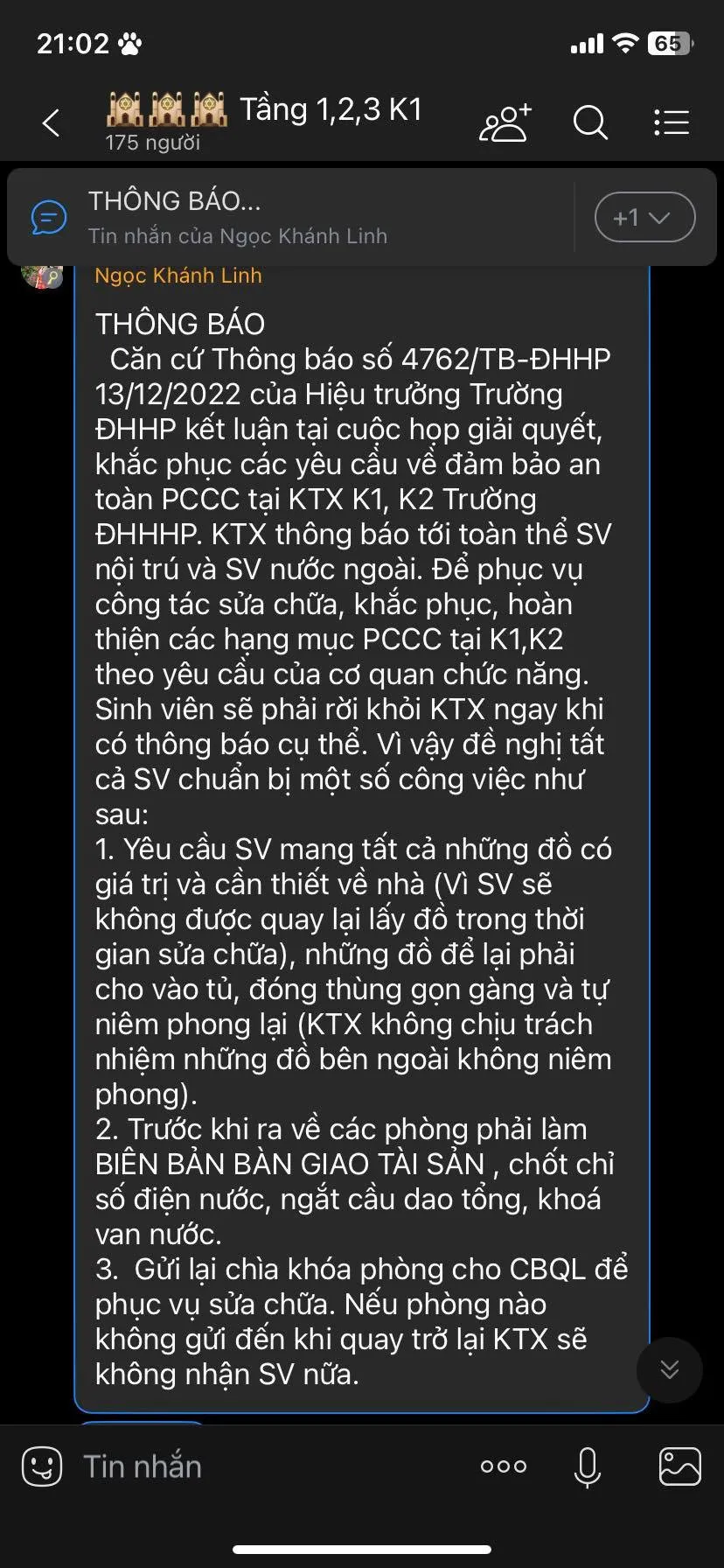 Hàng trăm sinh viên Đại học Hải Phòng bị yêu cầu rời ký túc giữa trời rét - Ảnh 1.