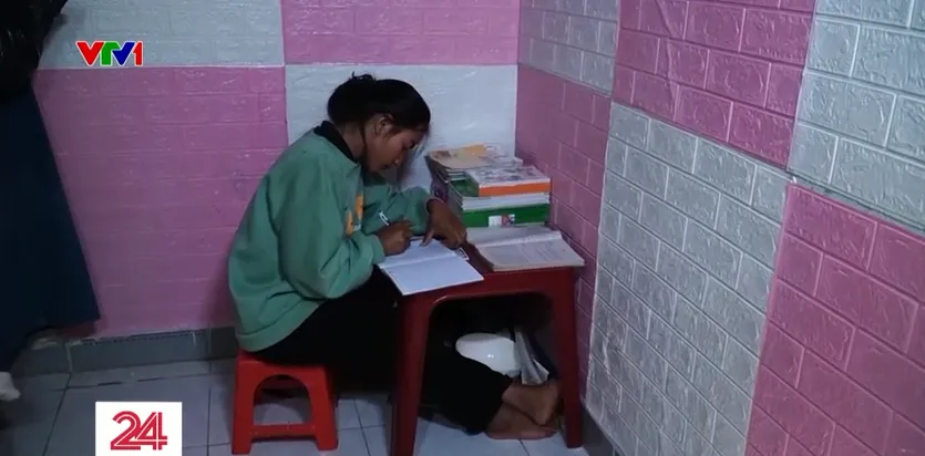 Ng&ocirc;i nh&agrave; kh&ocirc;ng cửa của c&ocirc; b&eacute; đại lực sĩ - Ảnh 3.