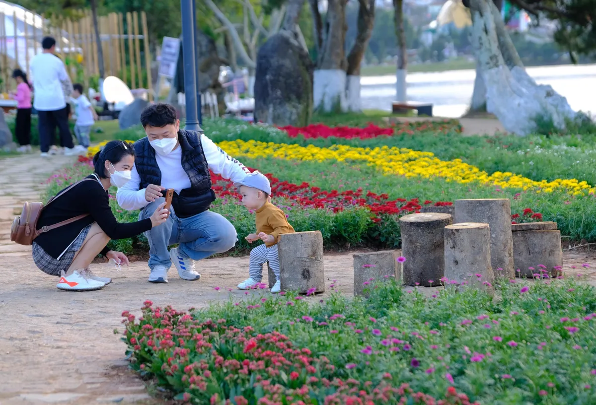 Festival hoa Đà Lạt: Điểm hẹn của người yêu hoa - Ảnh 3.