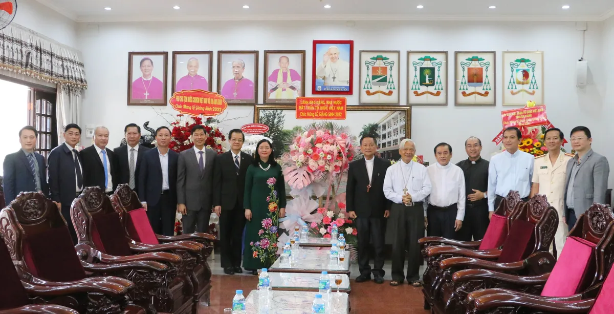 L&atilde;nh đạo Đảng, Nh&agrave; nước ch&uacute;c mừng Gi&aacute;ng sinh 2022 - Ảnh 2.