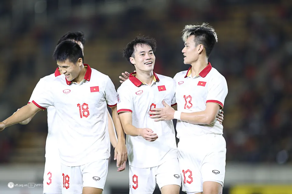 Việt Nam kết thúc năm 2022 với vị trí trong top 100 FIFA - Ảnh 1. Việt Nam kết thúc năm 2022 với vị trí trong top 100 FIFA - Ảnh 1.