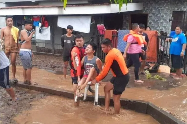 Số người thiệt mạng vì mưa lớn và lũ lụt ở Philippines tăng lên 13, 23 người mất tích - Ảnh 5.