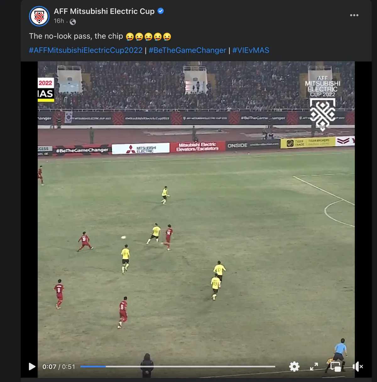 AFF Cup 2022: Fan Việt Nam - Malaysia khẩu chiến kịch liệt sau trận đấu trên sân Mỹ Đình - Ảnh 1. AFF Cup 2022: Fan Việt Nam - Malaysia khẩu chiến kịch liệt sau trận đấu trên sân Mỹ Đình - Ảnh 1.
