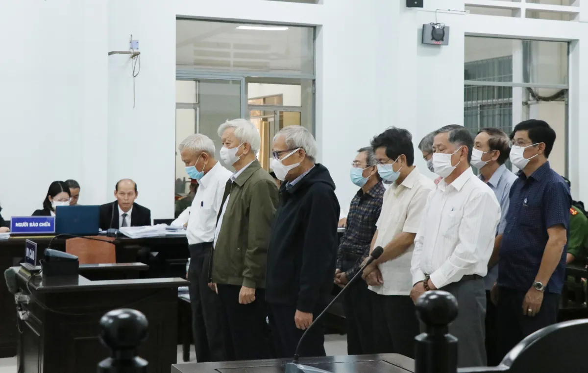 Nguyên Chủ tịch tỉnh Khánh Hòa Nguyễn Chiến Thắng bị đề nghị mức án từ 7-8 năm tù - Ảnh 2. Nguyên Chủ tịch tỉnh Khánh Hòa Nguyễn Chiến Thắng bị đề nghị mức án từ 7-8 năm tù - Ảnh 2.