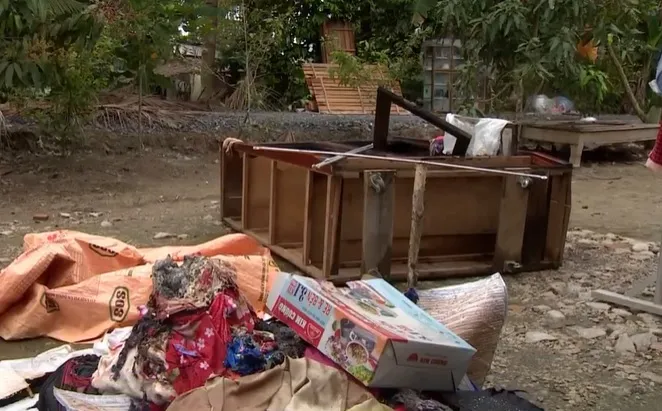 Đồ đạc bỗng dưng bốc ch&aacute;y khiến người d&acirc;n lo lắng - Ảnh 1.