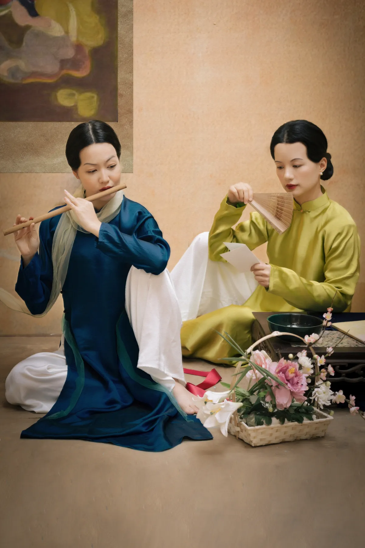 MC Hồng Nhung - Minh Trang kh&aacute;c lạ với bộ ảnh Phụ nữ trong tranh - Ảnh 6.