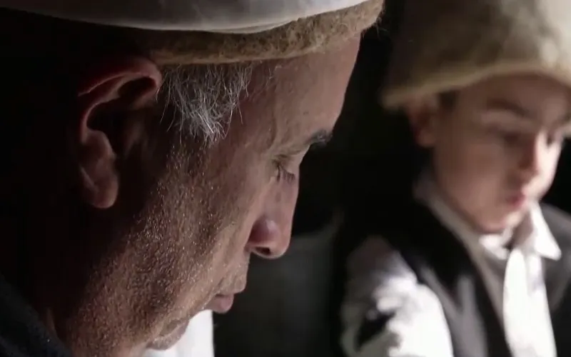 Nghệ nh&acirc;n Lebanon nỗ lực bảo tồn nghề l&agrave;m mũ tr&ugrave;m đầu truyền thống - Ảnh 1.