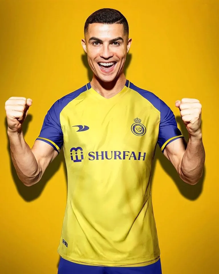 Chính thức: CRISTIANO RONALDO gia nhập Al Nassr với bản hợp đồng kỷ lục - Ảnh 1. Chính thức: CRISTIANO RONALDO gia nhập Al Nassr với bản hợp đồng kỷ lục - Ảnh 1.