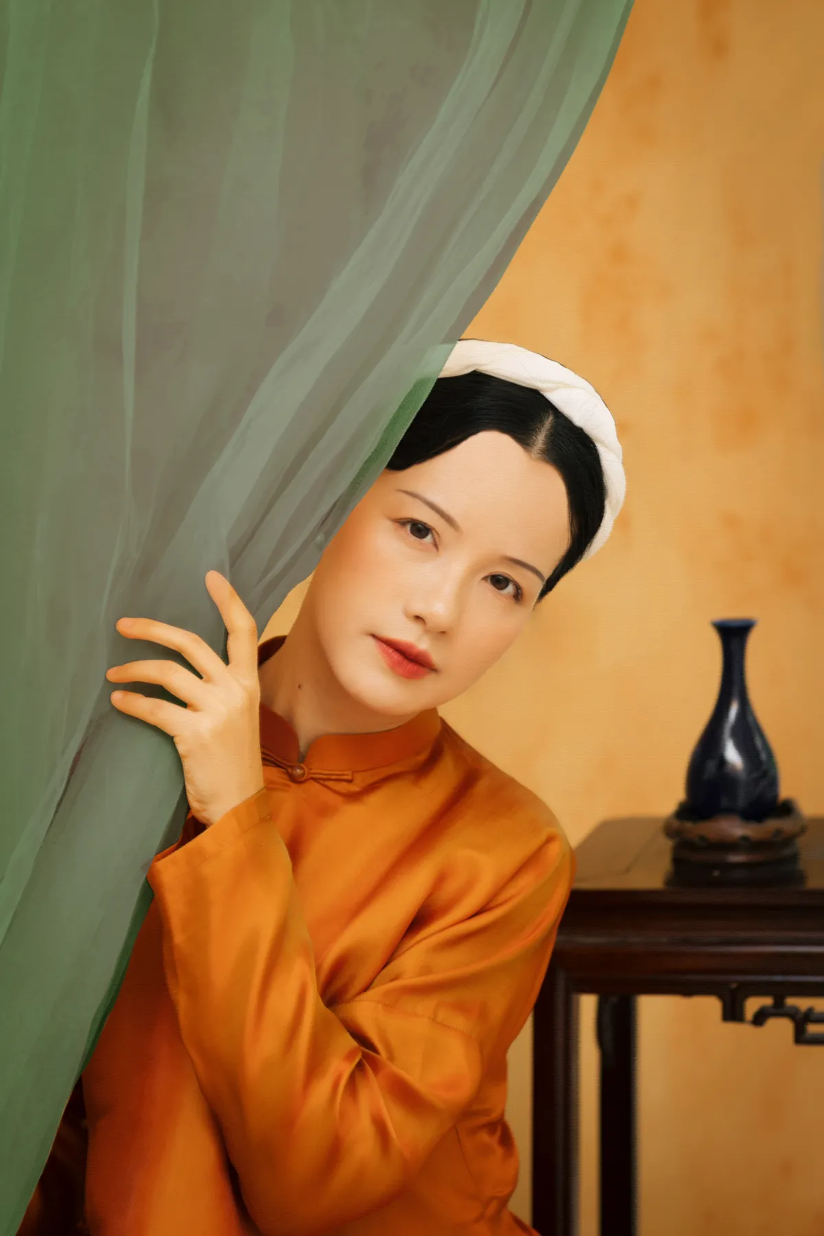 MC Hồng Nhung - Minh Trang kh&aacute;c lạ với bộ ảnh Phụ nữ trong tranh - Ảnh 3.