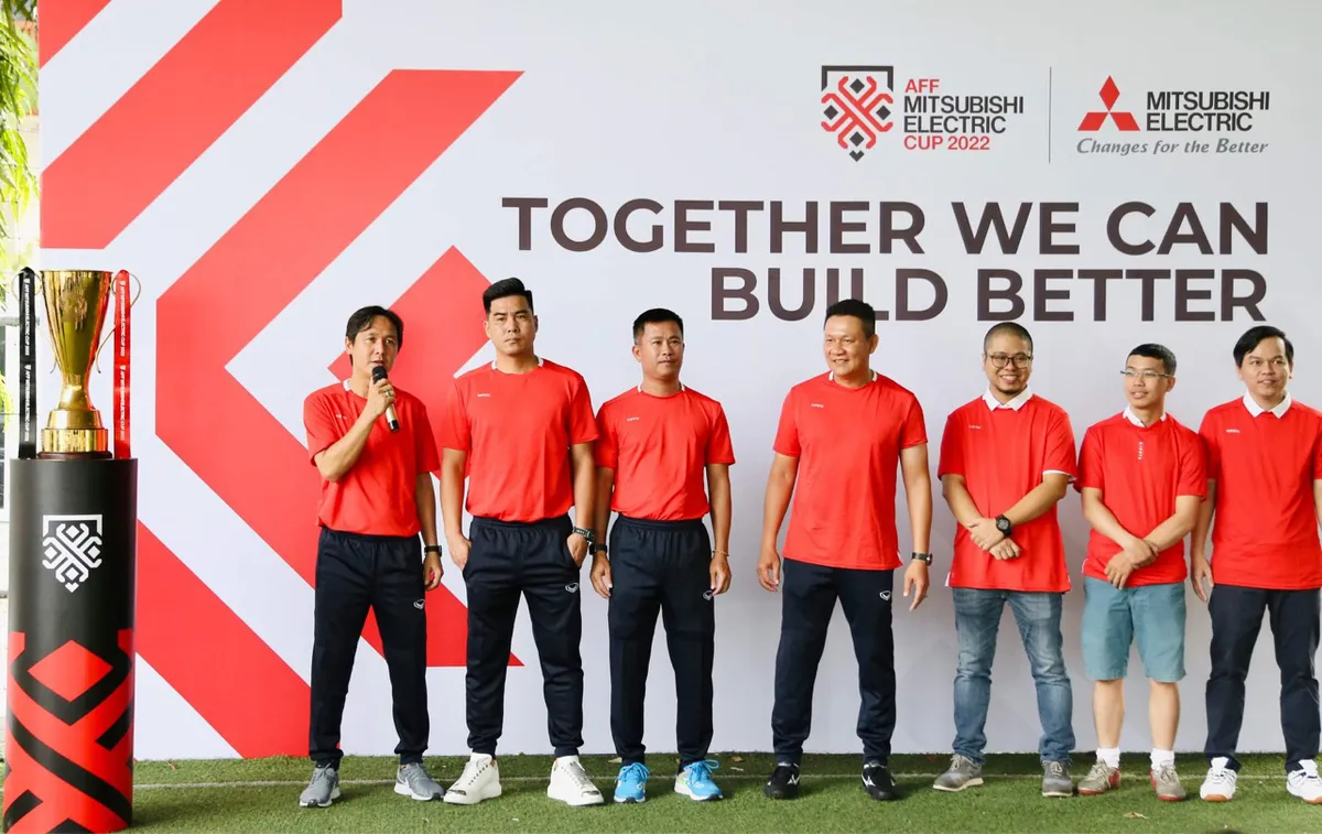Cúp AFF Mitsubishi Electric 2022 có mặt tại Việt Nam - Ảnh 1. Cúp AFF Mitsubishi Electric 2022 có mặt tại Việt Nam - Ảnh 1.