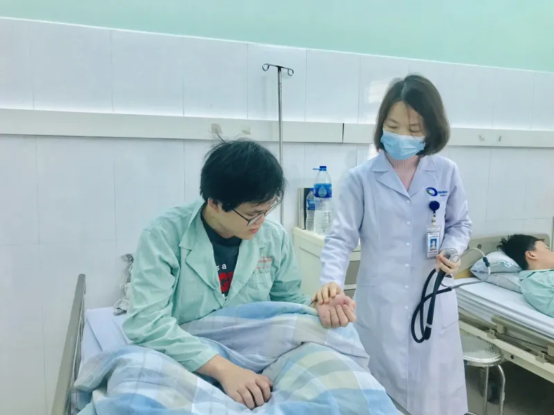 Miền Bắc chuyển lạnh, đề phòng các bệnh mùa đông đối với người già, trẻ nhỏ - Ảnh 3.