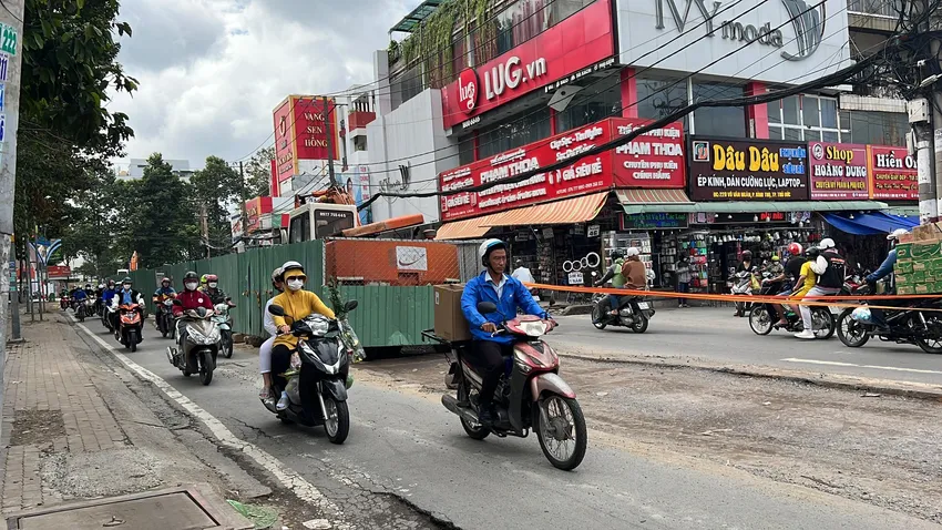 Nhiều công trình tại TP Hồ Chí Minh thi công ẩu, chậm tiến độ - Ảnh 1.