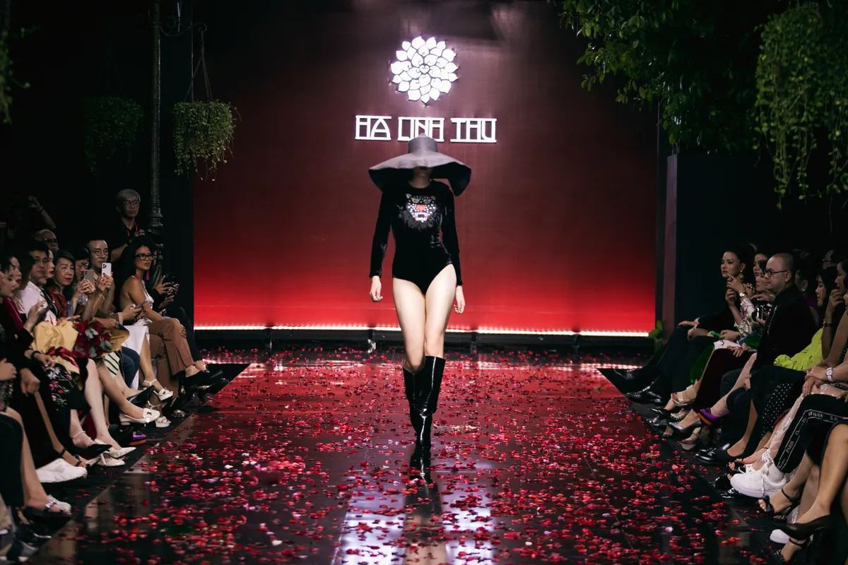 H’Hen Niê, Minh Kha làm vedette bộ sưu tập của Hà Linh Thư - Ảnh 8.