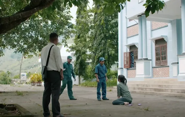 Mẹ rơm - Tập 23: Mô đưa con đi sống lang thang, bị người khác nghi ngờ bắt cóc trẻ em - Ảnh 16.