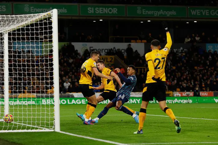 Arsenal thắng nhọc Wolves, đẩy Man Utd xuống thứ 6 - Ảnh 1. Arsenal thắng nhọc Wolves, đẩy Man Utd xuống thứ 6 - Ảnh 1.