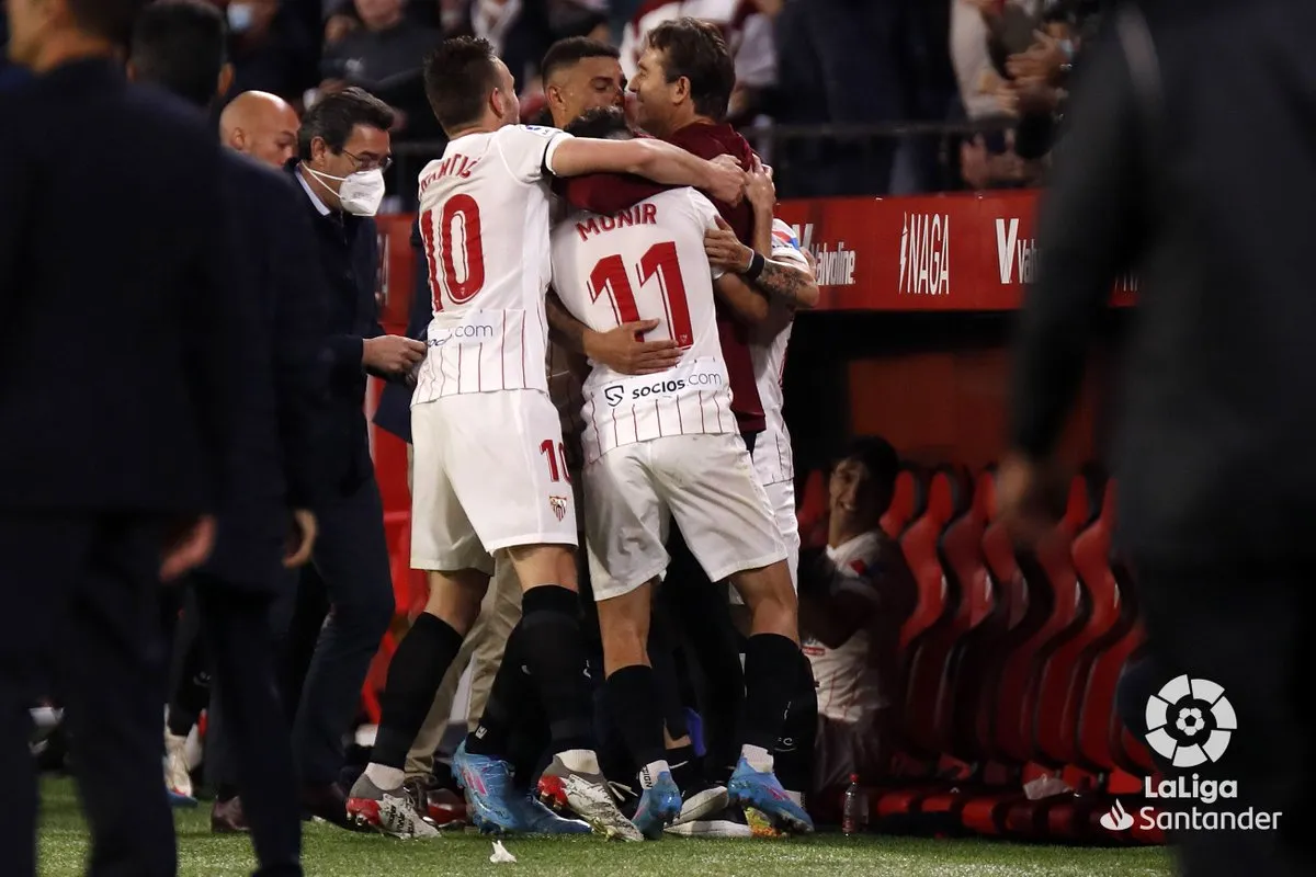 Sevilla giành 3 điểm trên sân nhà, rút ngắn khoảng cách với Real còn 3 điểm - Ảnh 1. Sevilla giành 3 điểm trên sân nhà, rút ngắn khoảng cách với Real còn 3 điểm - Ảnh 1.
