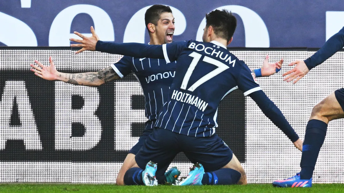 Bochum 4-2 Bayern Munich | Lewandowski lập cú đúp, Hùm xám vẫn bại trận - Ảnh 1. Bochum 4-2 Bayern Munich | Lewandowski lập cú đúp, Hùm xám vẫn bại trận - Ảnh 1.