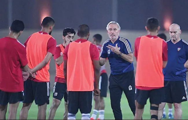 HLV Bert van Marwijk chia tay ĐT UAE - Ảnh 1. HLV Bert van Marwijk chia tay ĐT UAE - Ảnh 1.