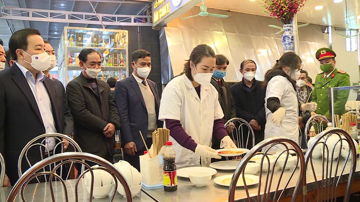 Chủ động công tác y tế và phòng chống dịch COVID-19, sẵn sàng đón du khách tham quan Chùa Hương - Ảnh 2.