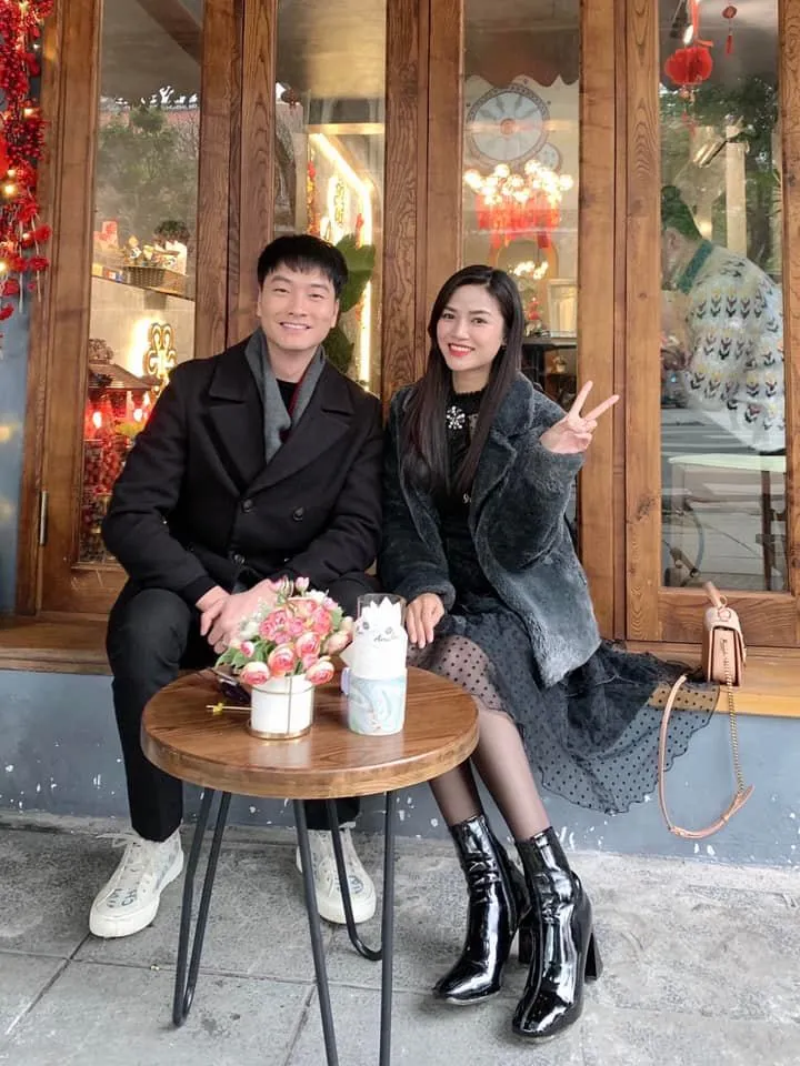 Nam nữ ch&iacute;nh Lối về miền hoa cực đẹp đ&ocirc;i ngo&agrave;i đời - Ảnh 4.