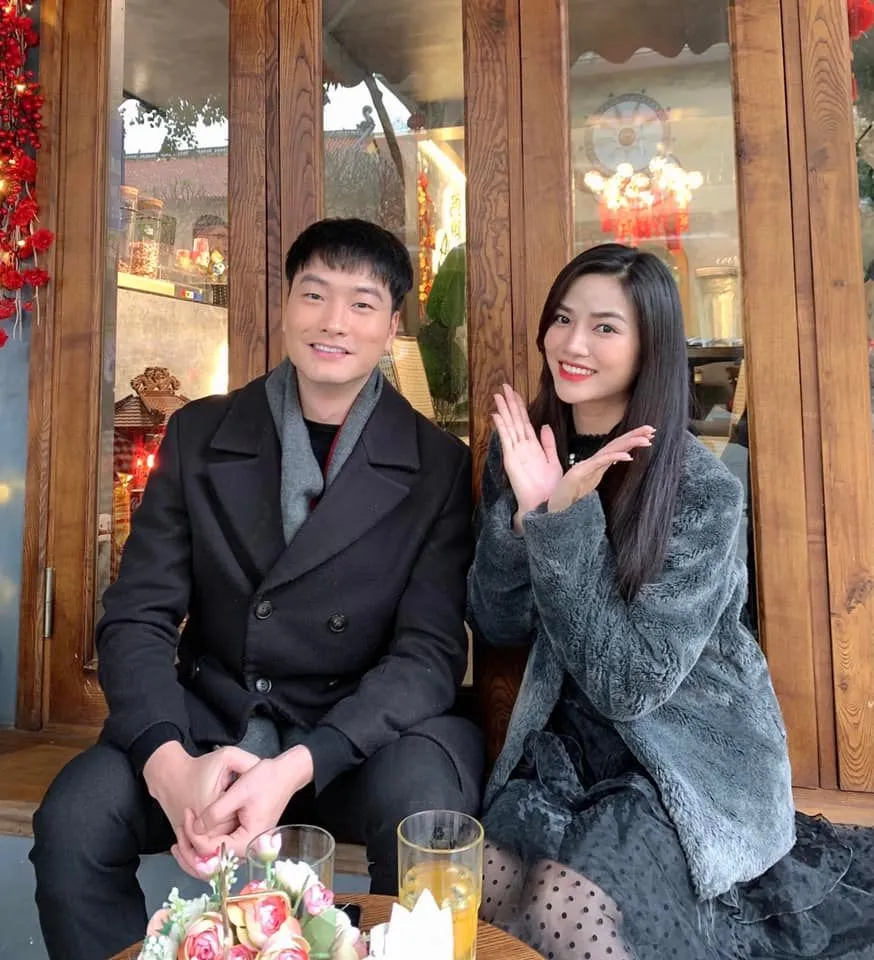 Nam nữ ch&iacute;nh Lối về miền hoa cực đẹp đ&ocirc;i ngo&agrave;i đời - Ảnh 5.