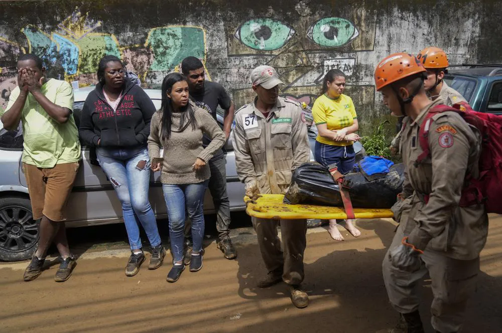 Mưa lớn gây lở đất ở Brazil: Số nạn nhân thiệt mạng tăng lên gần 100 người - Ảnh 7.