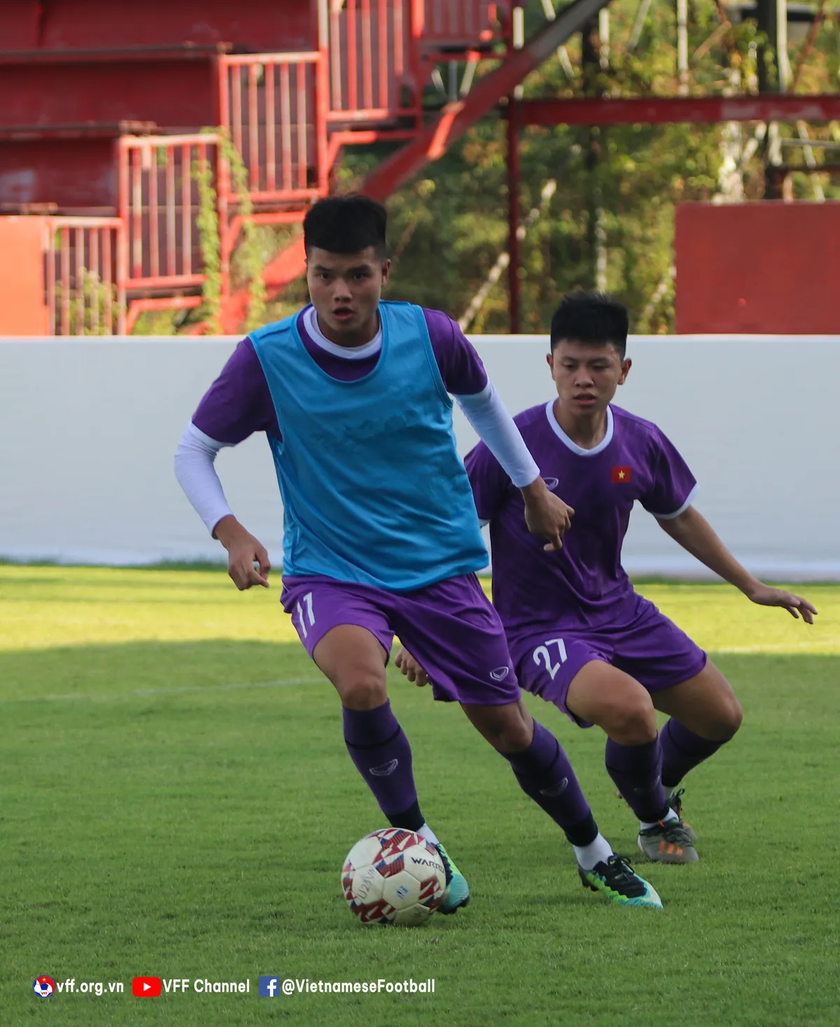 U23 Việt Nam tham quan sân thi đấu, luyện bài khắc chế đối thủ - Ảnh 2. U23 Việt Nam tham quan sân thi đấu, luyện bài khắc chế đối thủ - Ảnh 2.