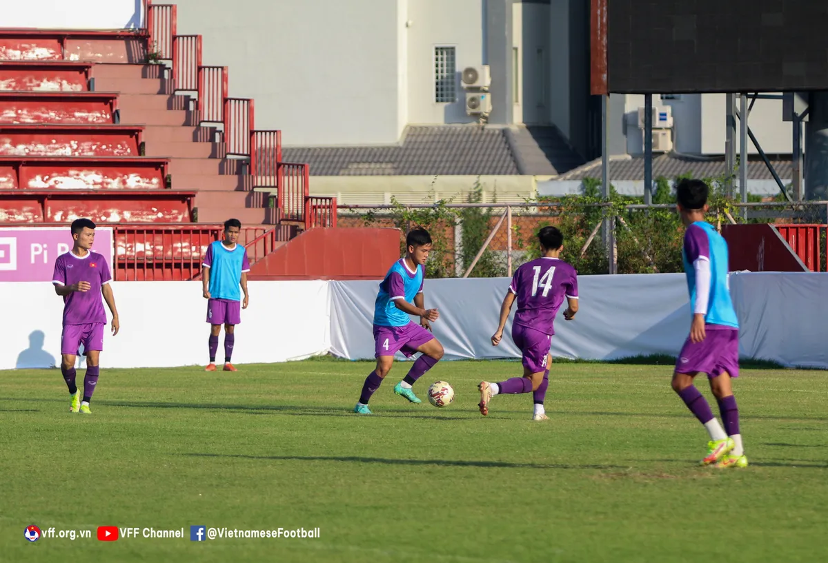 U23 Việt Nam tham quan sân thi đấu, luyện bài khắc chế đối thủ - Ảnh 3. U23 Việt Nam tham quan sân thi đấu, luyện bài khắc chế đối thủ - Ảnh 3.