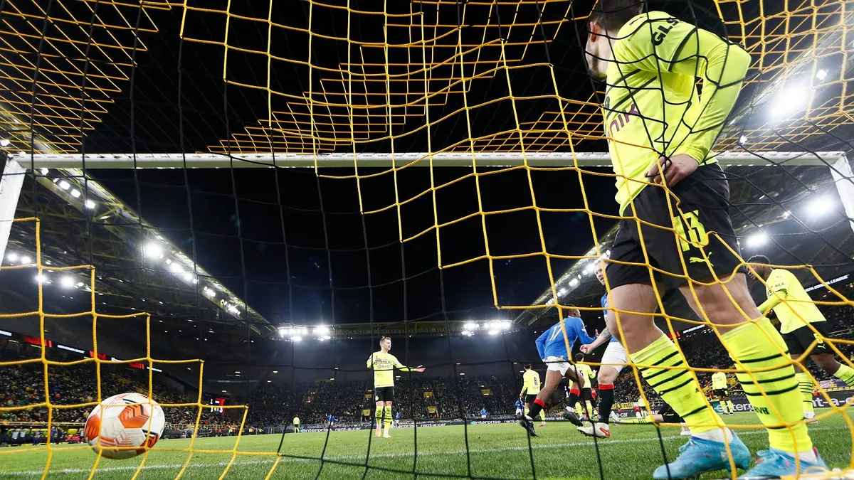 Dortmund bất ngờ thảm bại tại Europa League - Ảnh 2. Dortmund bất ngờ thảm bại tại Europa League - Ảnh 2.