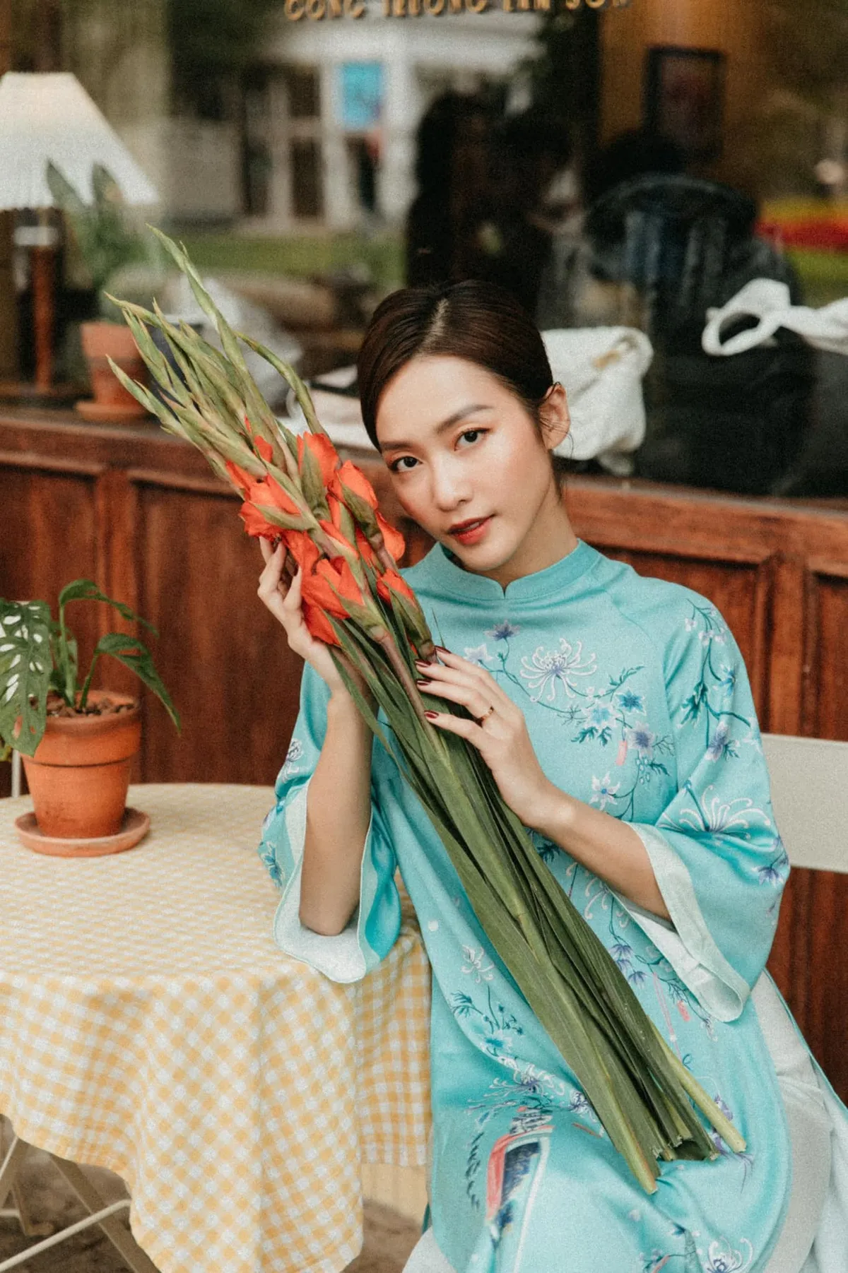 Khả Ng&acirc;n khoe vẻ đẹp dịu d&agrave;ng trong bộ ảnh &aacute;o d&agrave;i - Ảnh 6.