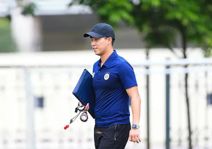 Tân HLV CLB Hà Nội đặt mục tiêu vô địch V.League 2022 - Ảnh 1. Tân HLV CLB Hà Nội đặt mục tiêu vô địch V.League 2022 - Ảnh 1.
