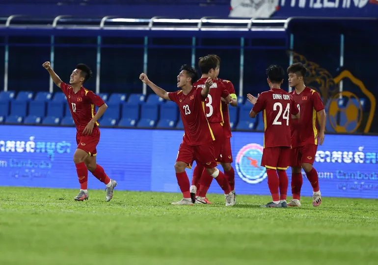 Trung Thành: Tôi học cách đá phạt của Quang Hải - Ảnh 2. Trung Thành: Tôi học cách đá phạt của Quang Hải - Ảnh 2.