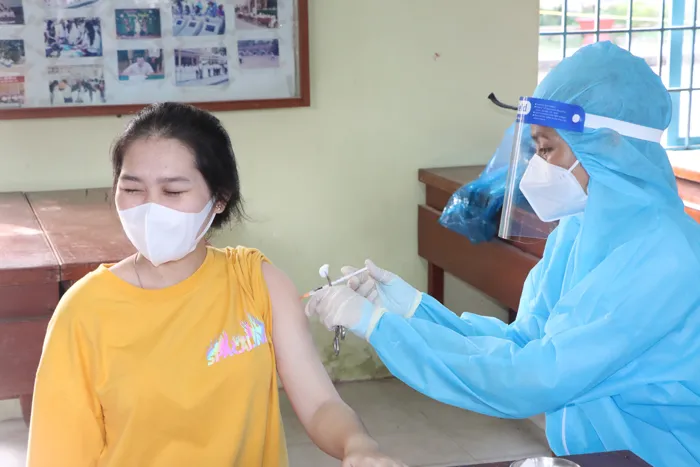 Hà Nội cho phép giáo viên mầm non chưa tiêm đủ 2 mũi vaccine dạy học - Ảnh 1.