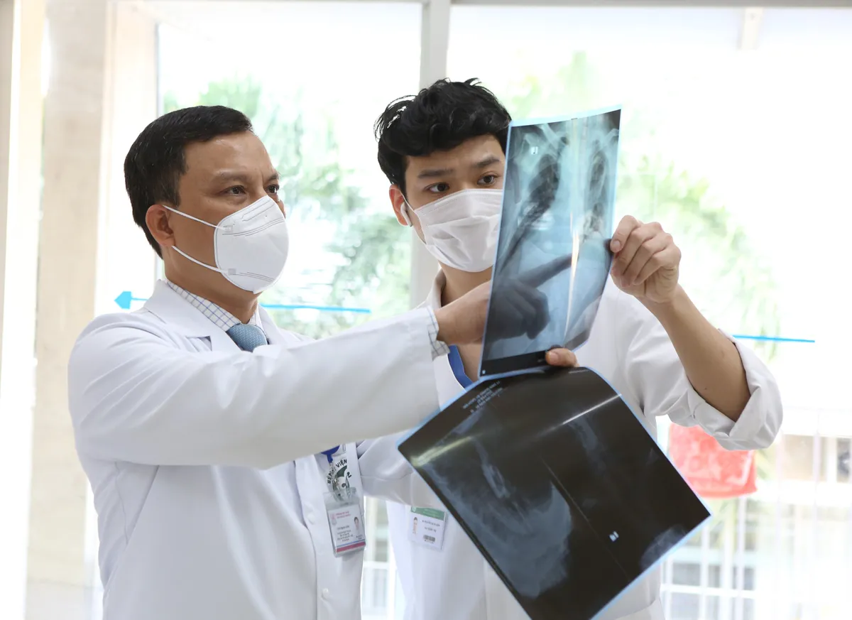 Tạo hình thực quản bằng dạ dày cho nhiều ca bệnh hiểm nghèo - Ảnh 1.
