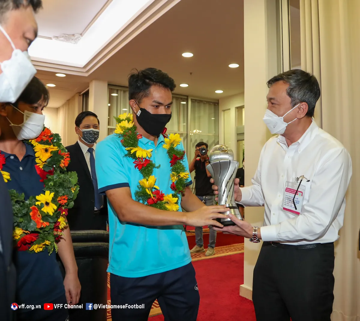 Đội tuyển U23 Việt Nam ấm áp ngày về - Ảnh 2.
