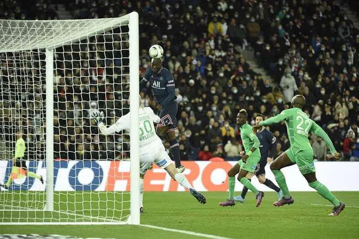 Messi và Mbappe tỏa sáng, PSG ngược dòng trước Saint Etienne - Ảnh 3. Messi và Mbappe tỏa sáng, PSG ngược dòng trước Saint Etienne - Ảnh 3.