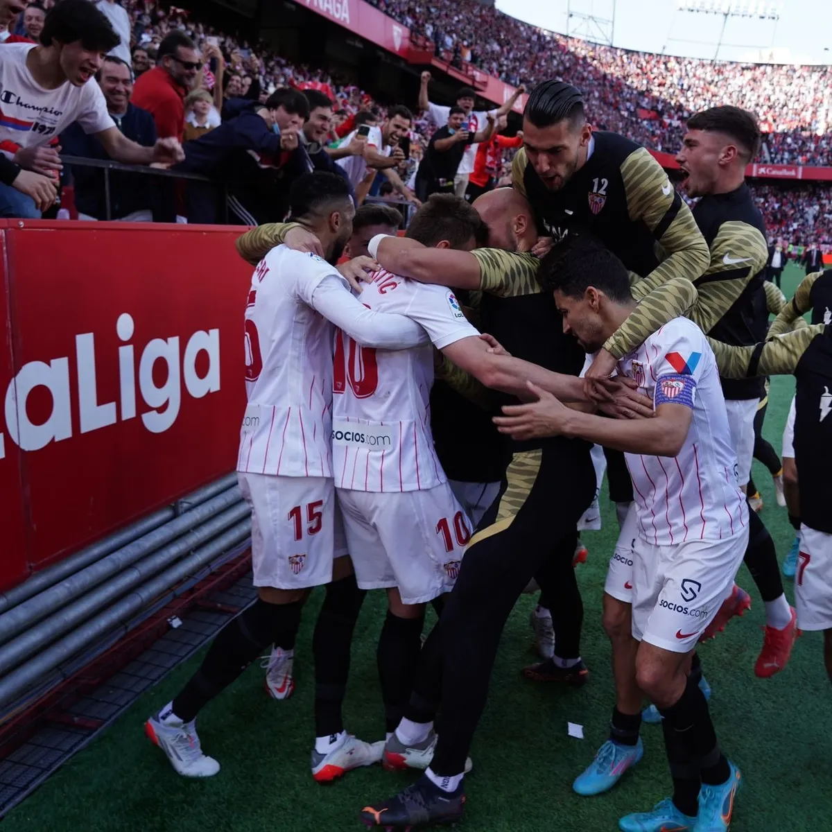 Đánh bại Real Betis, Sevilla củng cố ngôi vị thứ 2 tại La Liga - Ảnh 2. Đánh bại Real Betis, Sevilla củng cố ngôi vị thứ 2 tại La Liga - Ảnh 2.
