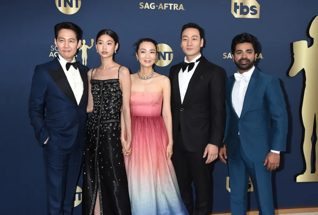 Sao rực rỡ trên thảm đỏ Screen Actors Guild Awards 2022 - Ảnh 1.