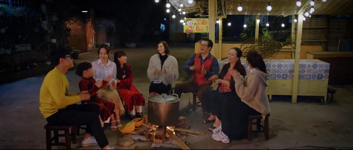 Thương ng&agrave;y nắng về ngoại truyện: Trang l&eacute;n l&uacute;t đưa Đức tiền ti&ecirc;u Tết, Kh&aacute;nh nghi ngờ tra hỏi - Ảnh 8.