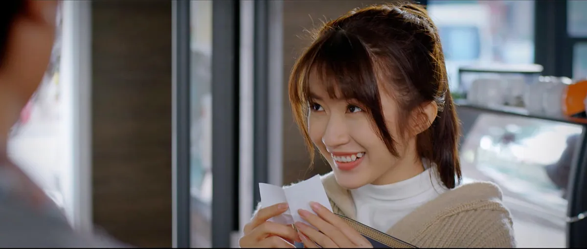 Thương ng&agrave;y nắng về ngoại truyện: Trang l&eacute;n l&uacute;t đưa Đức tiền ti&ecirc;u Tết, Kh&aacute;nh nghi ngờ tra hỏi - Ảnh 3.