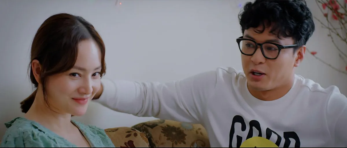 Thương ng&agrave;y nắng về ngoại truyện: Trang l&eacute;n l&uacute;t đưa Đức tiền ti&ecirc;u Tết, Kh&aacute;nh nghi ngờ tra hỏi - Ảnh 1.